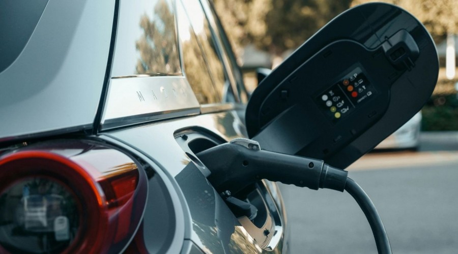 Ricarica la tua auto elettrica | Charge your electric car