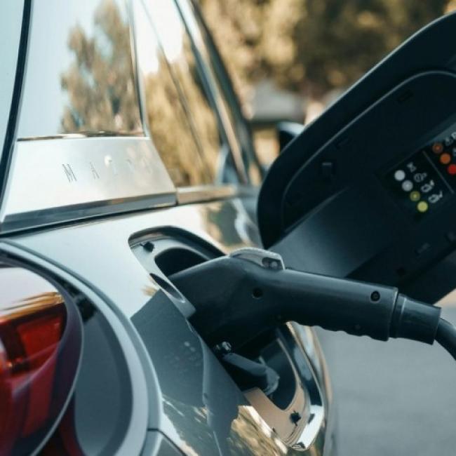 Ricarica la tua auto elettrica | Charge your electric car